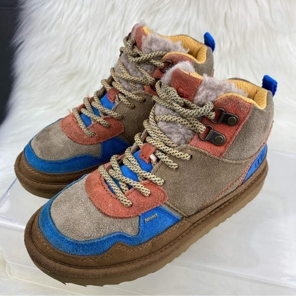 UGG HIGHLAND HI HERITAGE UNYSEX-CHILD SUEDE SHOES SIZE 1 - Picture 2 of 9